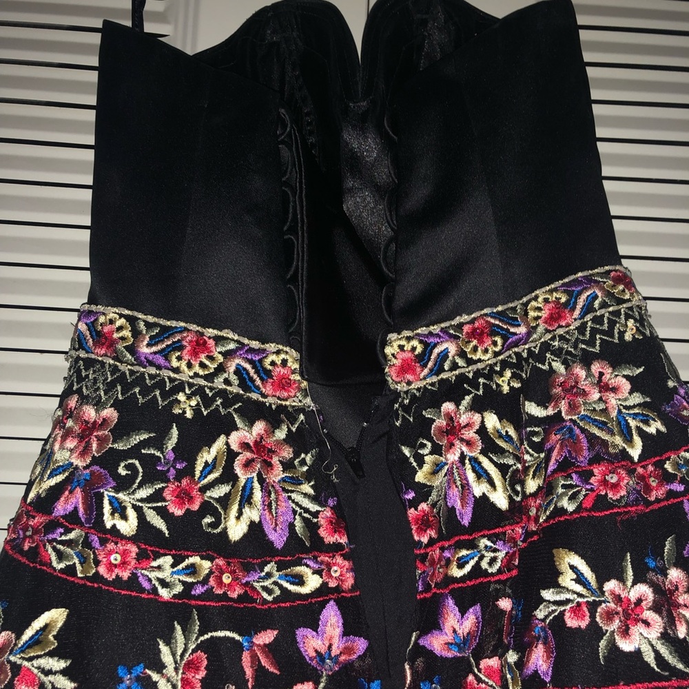 Dress - Picture 4 of 6